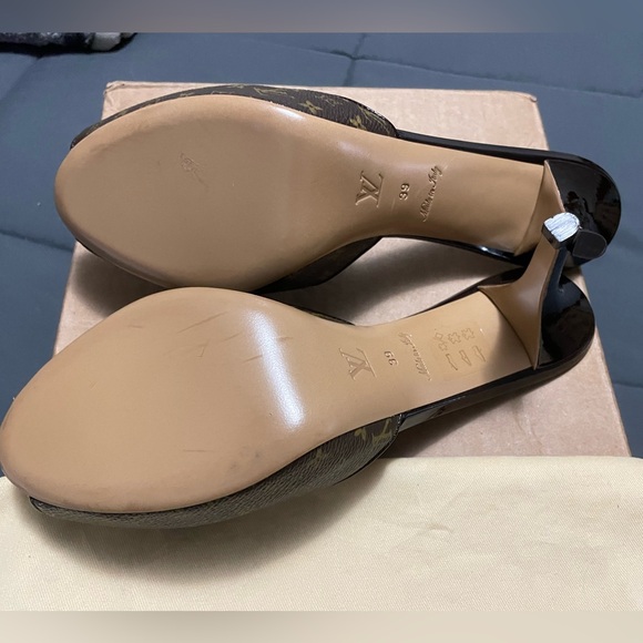 Louis Vuitton slides size 9 - Picture 5 of 7
